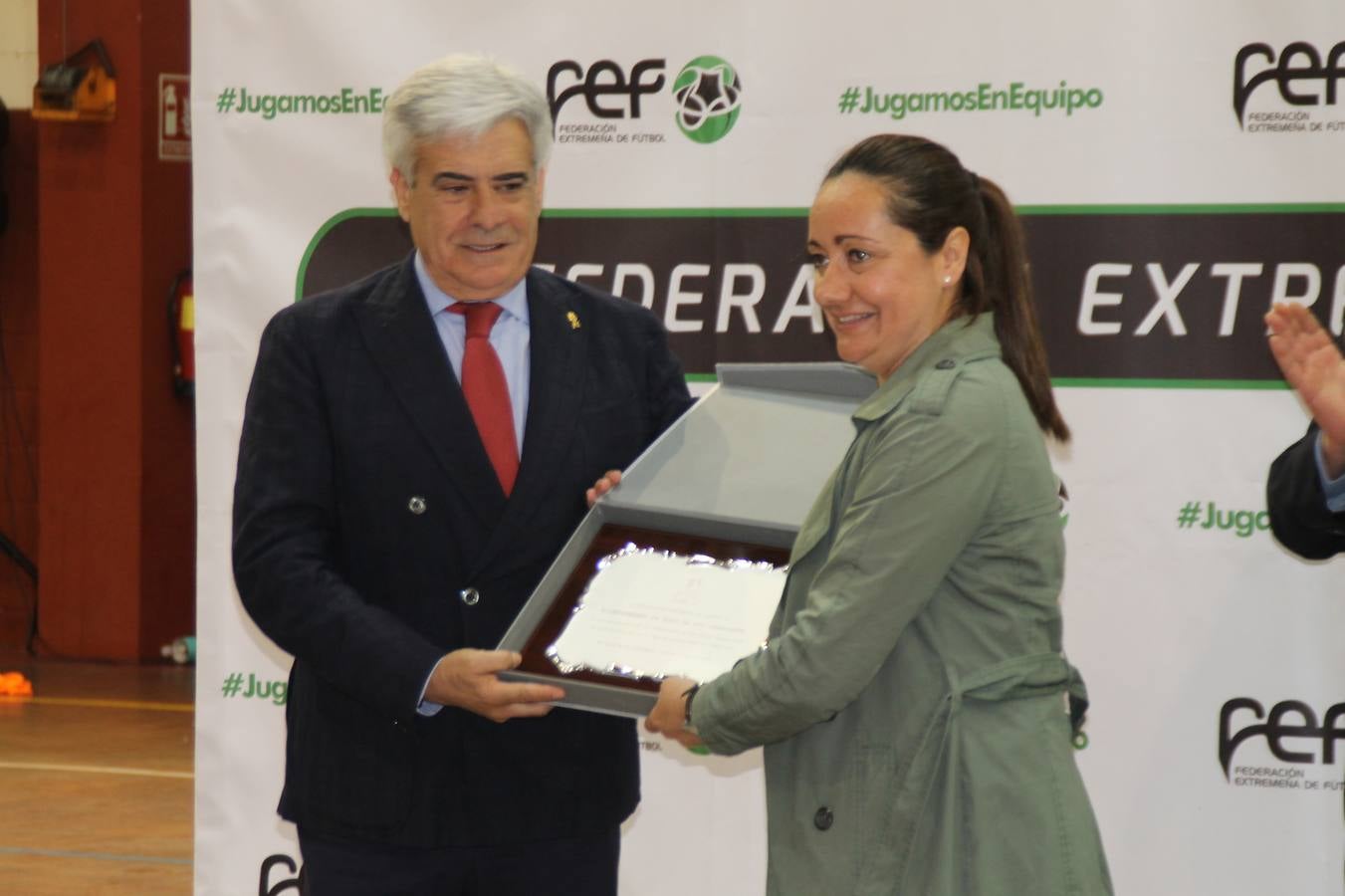 Por segunda temporada consecutiva, el Jerez Futsal ha logrado hacerse con el título de campeón de la Copa de Extremadura tras otra espectacular final, ante el Cáceres Universidad al que ha vencido 6-4, esta vez en su casa, ante su incondicional afición que ha vivido esta 'final four' con intensidad y mucha alegría, finalmente.