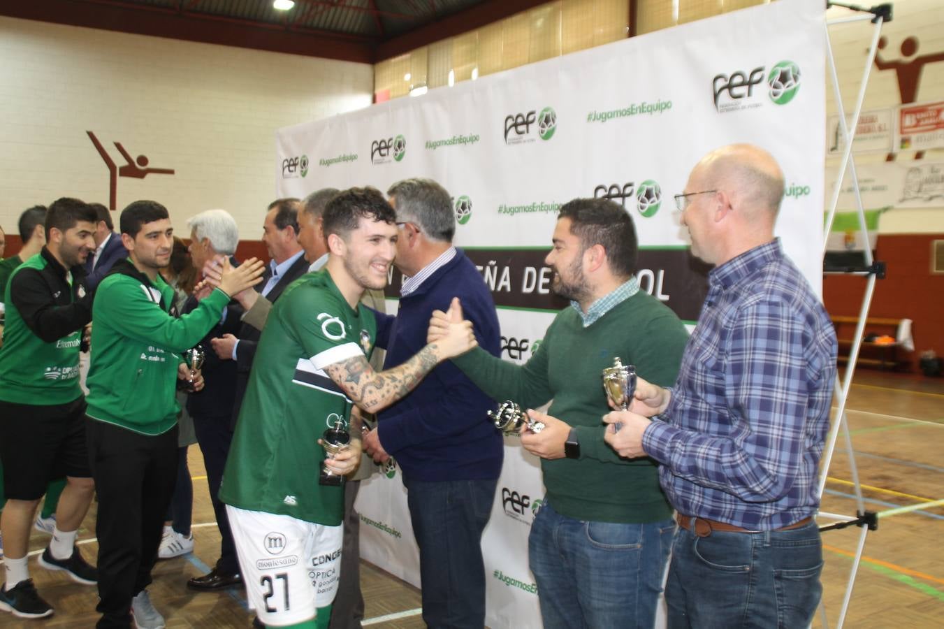 Por segunda temporada consecutiva, el Jerez Futsal ha logrado hacerse con el título de campeón de la Copa de Extremadura tras otra espectacular final, ante el Cáceres Universidad al que ha vencido 6-4, esta vez en su casa, ante su incondicional afición que ha vivido esta 'final four' con intensidad y mucha alegría, finalmente.