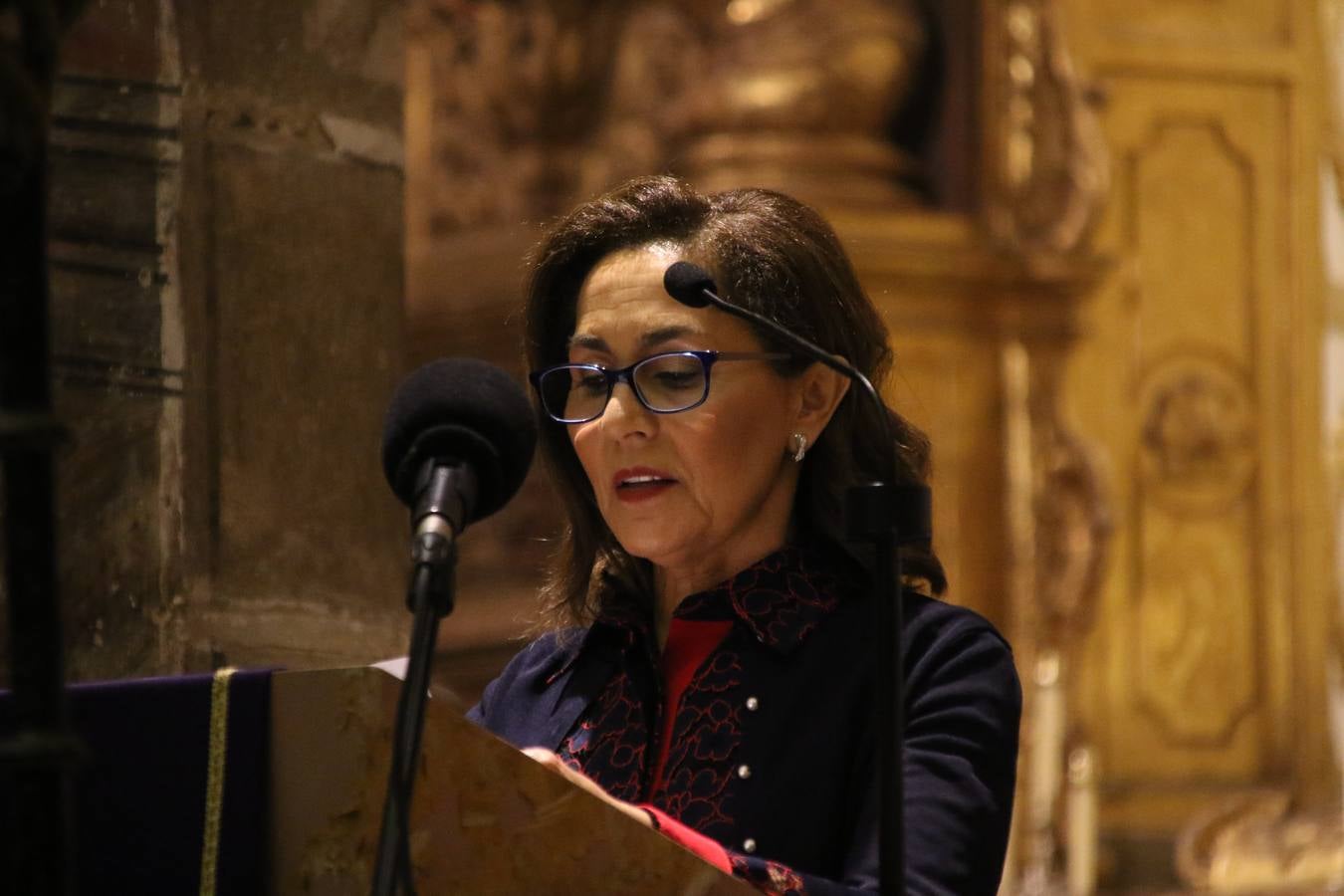 La Iglesia de San Miguel Arcángel se convirtió, un año más, en el escenario de la entrega de los premios 'Cruz de Guía' y 'Caballero Cofrade'. Premios que ensalzan el amor, la entrega, el sentimiento cofrade y el compromiso que distintos jerezanos y jerezanas sienten por la Semana Mayor del municipio. 