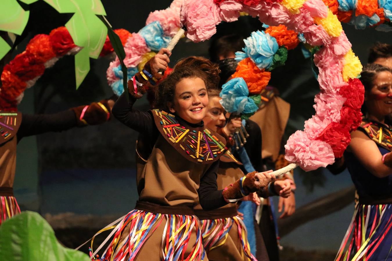 Los alumnos y alumnas de sexto de primaria del C. E. I. P. 'El Rodeo' representaron, ayer, la obra teatral benéfica 'Náufragos, el paraíso perdido', obra de Juan Miguel López Vázquez. La entrada tuvo un precio simbólico de 2 euros que irá destinado a Cruz Roja y 'Andade'. Este sábado, 6 de abril, volverán a representar la citada obra en el Cine-Teatro Balboa, a las 19:30 horas.