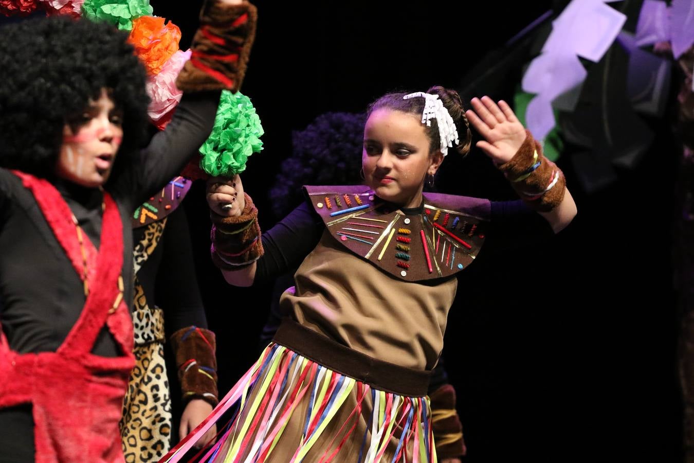 Los alumnos y alumnas de sexto de primaria del C. E. I. P. 'El Rodeo' representaron, ayer, la obra teatral benéfica 'Náufragos, el paraíso perdido', obra de Juan Miguel López Vázquez. La entrada tuvo un precio simbólico de 2 euros que irá destinado a Cruz Roja y 'Andade'. Este sábado, 6 de abril, volverán a representar la citada obra en el Cine-Teatro Balboa, a las 19:30 horas.