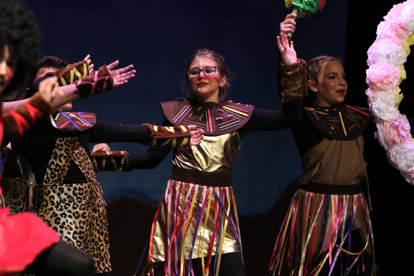 Los alumnos y alumnas de sexto de primaria del C. E. I. P. 'El Rodeo' representaron, ayer, la obra teatral benéfica 'Náufragos, el paraíso perdido', obra de Juan Miguel López Vázquez. La entrada tuvo un precio simbólico de 2 euros que irá destinado a Cruz Roja y 'Andade'. Este sábado, 6 de abril, volverán a representar la citada obra en el Cine-Teatro Balboa, a las 19:30 horas.