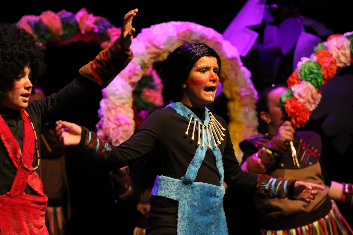 Los alumnos y alumnas de sexto de primaria del C. E. I. P. 'El Rodeo' representaron, ayer, la obra teatral benéfica 'Náufragos, el paraíso perdido', obra de Juan Miguel López Vázquez. La entrada tuvo un precio simbólico de 2 euros que irá destinado a Cruz Roja y 'Andade'. Este sábado, 6 de abril, volverán a representar la citada obra en el Cine-Teatro Balboa, a las 19:30 horas.