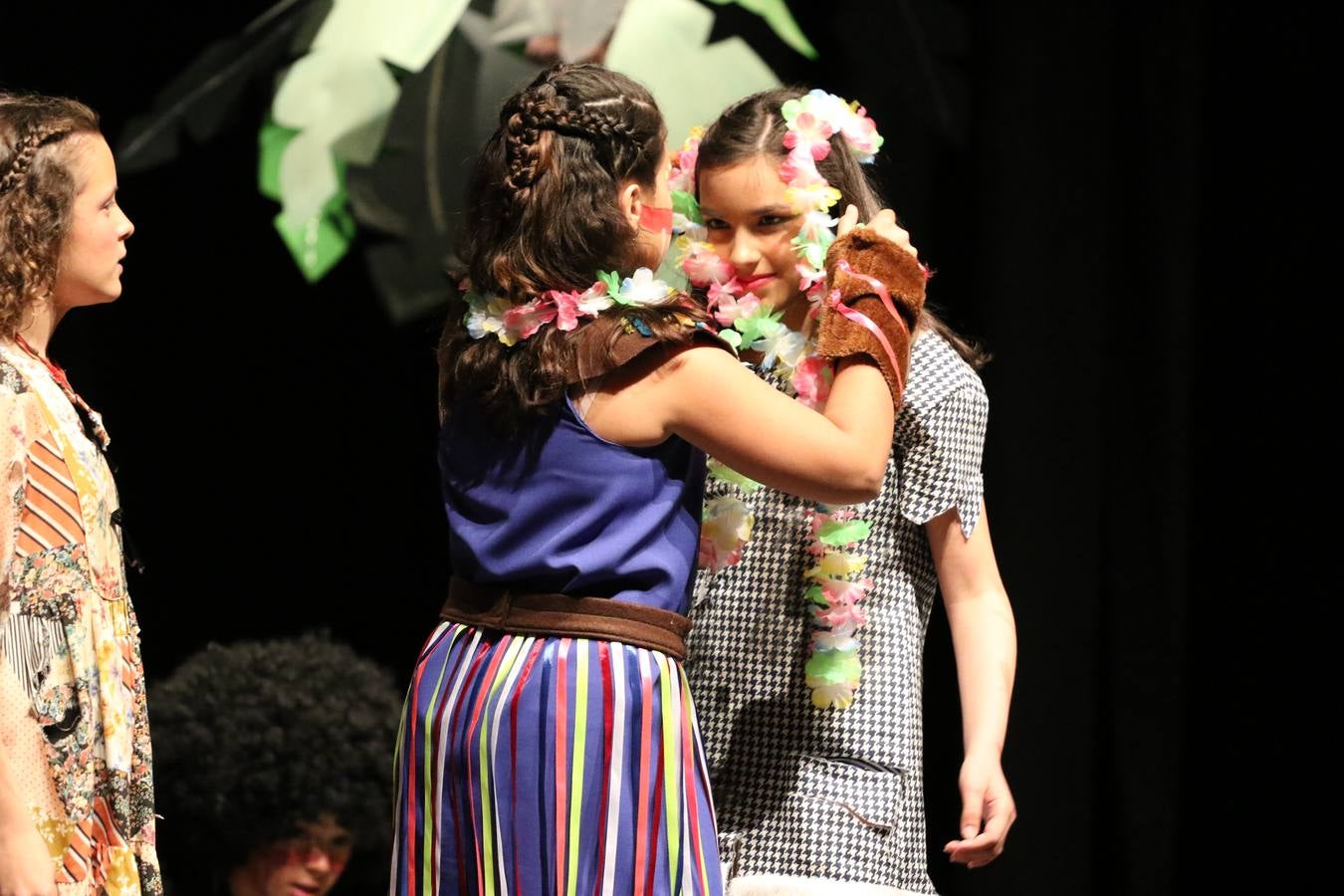 Los alumnos y alumnas de sexto de primaria del C. E. I. P. 'El Rodeo' representaron, ayer, la obra teatral benéfica 'Náufragos, el paraíso perdido', obra de Juan Miguel López Vázquez. La entrada tuvo un precio simbólico de 2 euros que irá destinado a Cruz Roja y 'Andade'. Este sábado, 6 de abril, volverán a representar la citada obra en el Cine-Teatro Balboa, a las 19:30 horas.