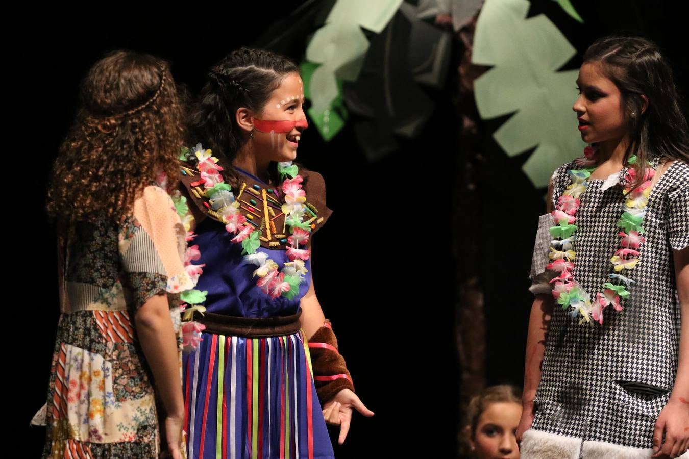 Los alumnos y alumnas de sexto de primaria del C. E. I. P. 'El Rodeo' representaron, ayer, la obra teatral benéfica 'Náufragos, el paraíso perdido', obra de Juan Miguel López Vázquez. La entrada tuvo un precio simbólico de 2 euros que irá destinado a Cruz Roja y 'Andade'. Este sábado, 6 de abril, volverán a representar la citada obra en el Cine-Teatro Balboa, a las 19:30 horas.
