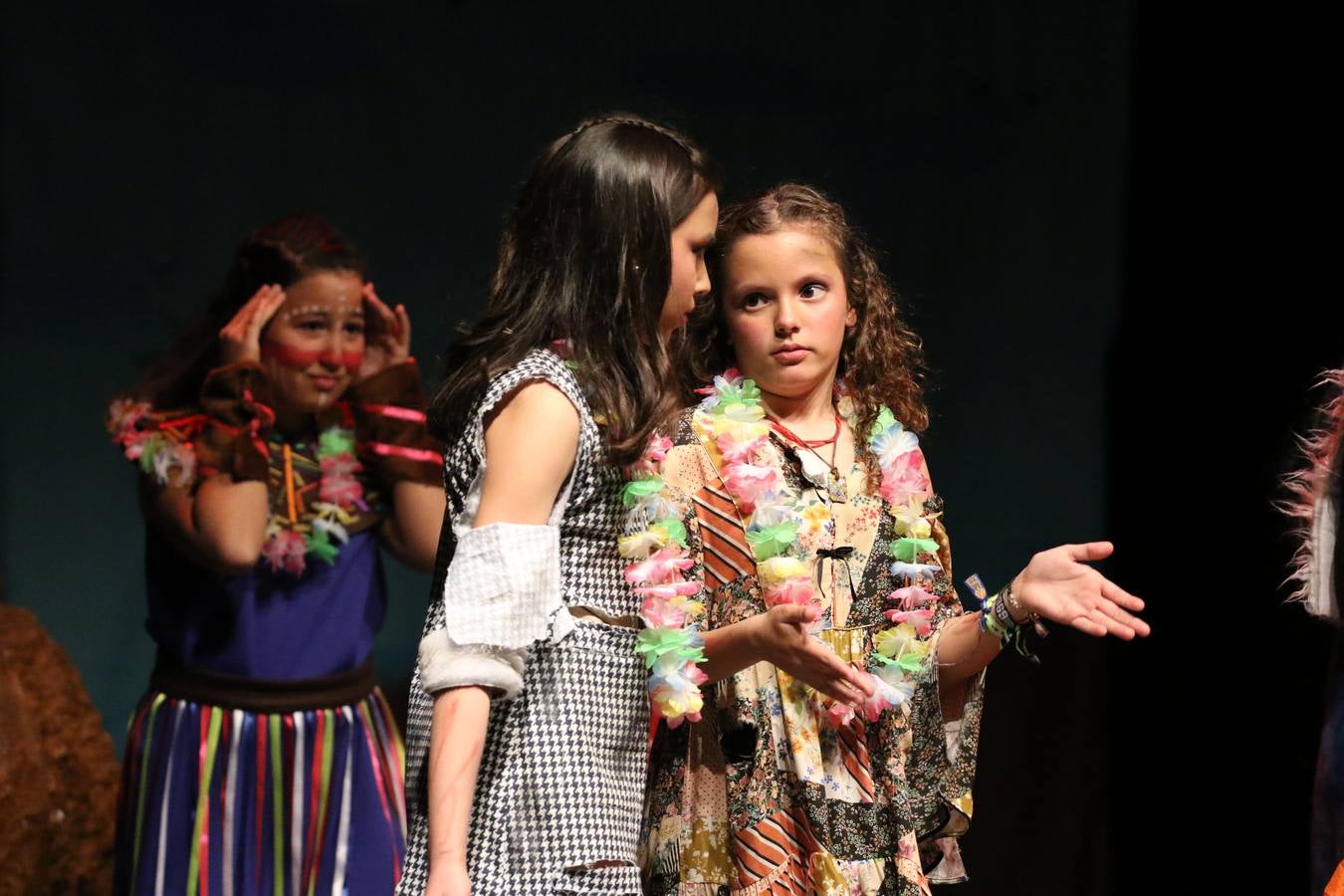 Los alumnos y alumnas de sexto de primaria del C. E. I. P. 'El Rodeo' representaron, ayer, la obra teatral benéfica 'Náufragos, el paraíso perdido', obra de Juan Miguel López Vázquez. La entrada tuvo un precio simbólico de 2 euros que irá destinado a Cruz Roja y 'Andade'. Este sábado, 6 de abril, volverán a representar la citada obra en el Cine-Teatro Balboa, a las 19:30 horas.