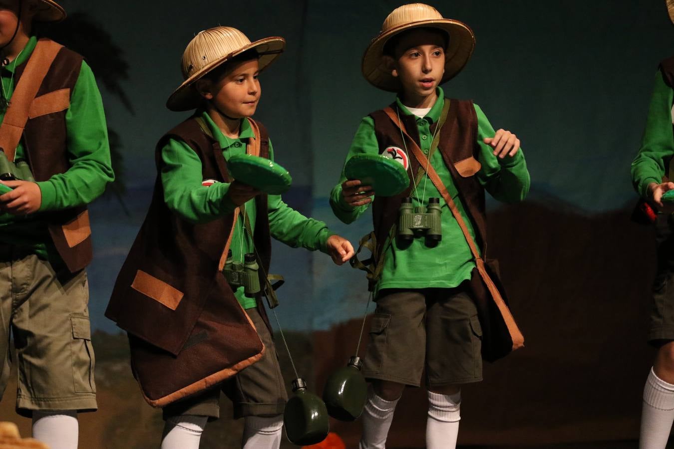 Los alumnos y alumnas de sexto de primaria del C. E. I. P. 'El Rodeo' representaron, ayer, la obra teatral benéfica 'Náufragos, el paraíso perdido', obra de Juan Miguel López Vázquez. La entrada tuvo un precio simbólico de 2 euros que irá destinado a Cruz Roja y 'Andade'. Este sábado, 6 de abril, volverán a representar la citada obra en el Cine-Teatro Balboa, a las 19:30 horas.