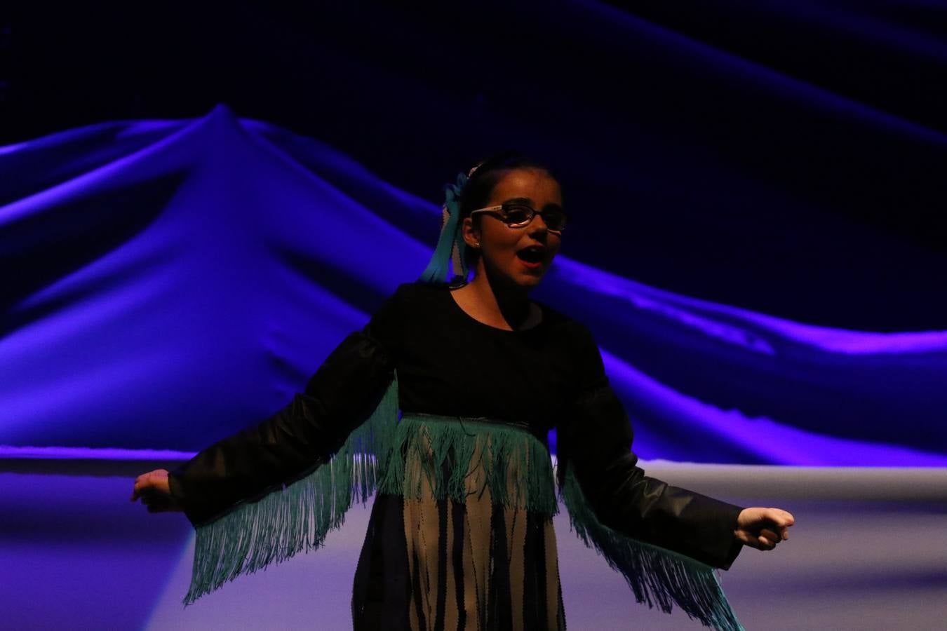 Los alumnos y alumnas de sexto de primaria del C. E. I. P. 'El Rodeo' representaron, ayer, la obra teatral benéfica 'Náufragos, el paraíso perdido', obra de Juan Miguel López Vázquez. La entrada tuvo un precio simbólico de 2 euros que irá destinado a Cruz Roja y 'Andade'. Este sábado, 6 de abril, volverán a representar la citada obra en el Cine-Teatro Balboa, a las 19:30 horas.