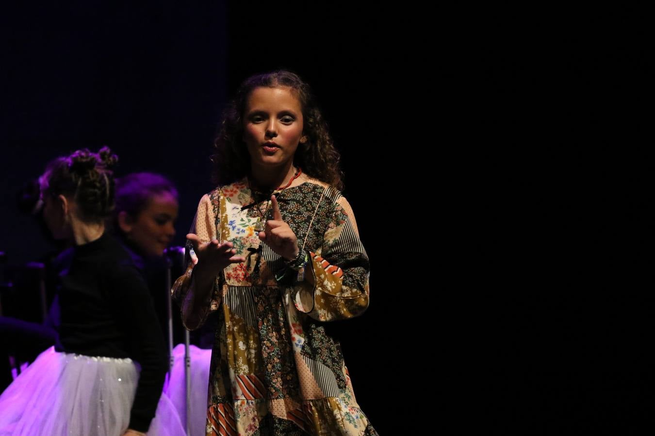 Los alumnos y alumnas de sexto de primaria del C. E. I. P. 'El Rodeo' representaron, ayer, la obra teatral benéfica 'Náufragos, el paraíso perdido', obra de Juan Miguel López Vázquez. La entrada tuvo un precio simbólico de 2 euros que irá destinado a Cruz Roja y 'Andade'. Este sábado, 6 de abril, volverán a representar la citada obra en el Cine-Teatro Balboa, a las 19:30 horas.