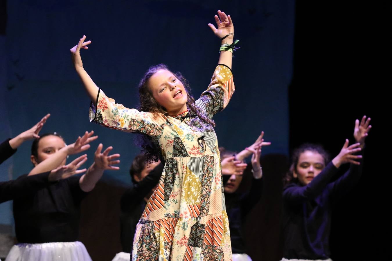Los alumnos y alumnas de sexto de primaria del C. E. I. P. 'El Rodeo' representaron, ayer, la obra teatral benéfica 'Náufragos, el paraíso perdido', obra de Juan Miguel López Vázquez. La entrada tuvo un precio simbólico de 2 euros que irá destinado a Cruz Roja y 'Andade'. Este sábado, 6 de abril, volverán a representar la citada obra en el Cine-Teatro Balboa, a las 19:30 horas.