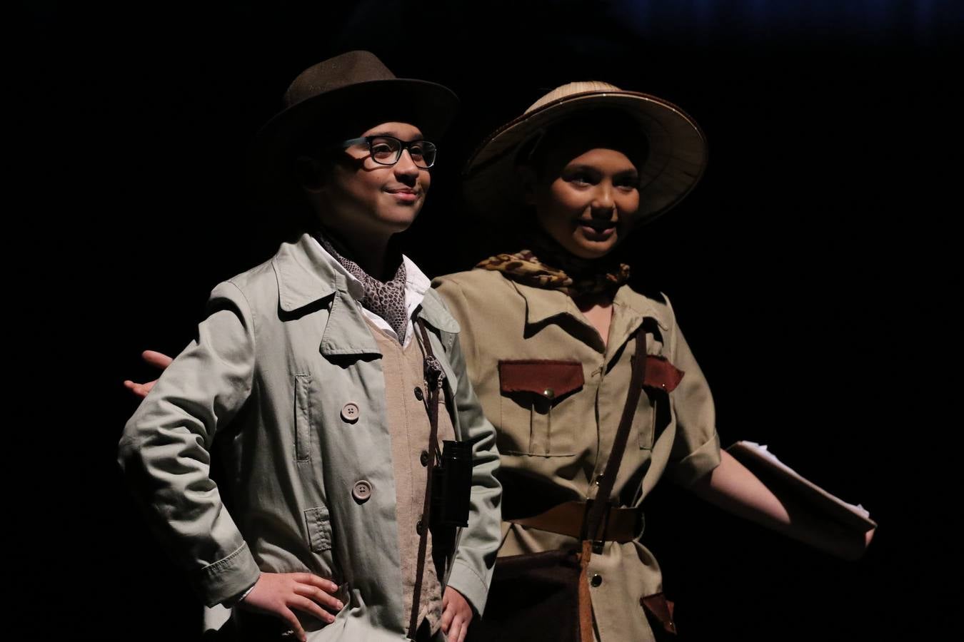 Los alumnos y alumnas de sexto de primaria del C. E. I. P. 'El Rodeo' representaron, ayer, la obra teatral benéfica 'Náufragos, el paraíso perdido', obra de Juan Miguel López Vázquez. La entrada tuvo un precio simbólico de 2 euros que irá destinado a Cruz Roja y 'Andade'. Este sábado, 6 de abril, volverán a representar la citada obra en el Cine-Teatro Balboa, a las 19:30 horas.