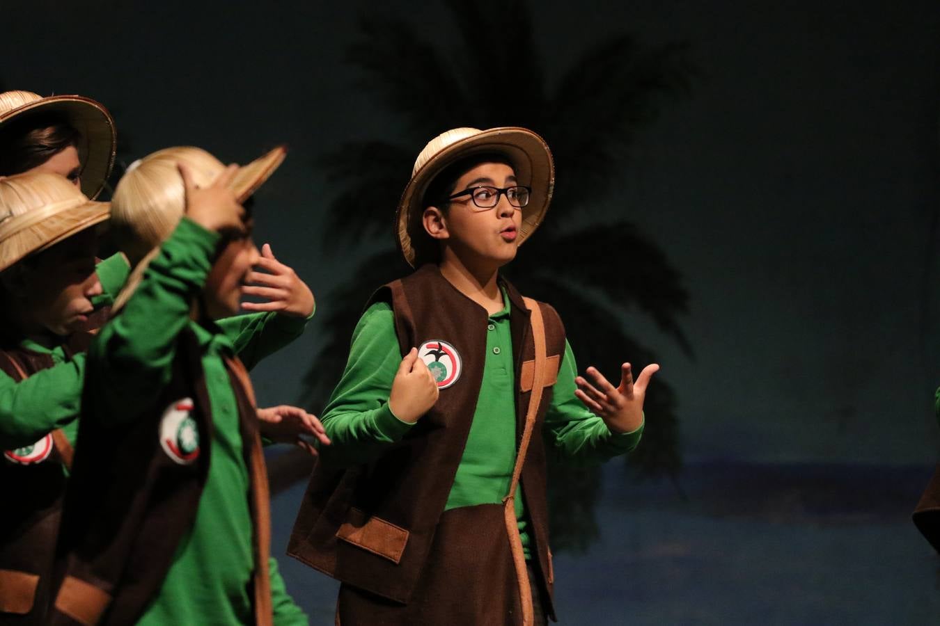 Los alumnos y alumnas de sexto de primaria del C. E. I. P. 'El Rodeo' representaron, ayer, la obra teatral benéfica 'Náufragos, el paraíso perdido', obra de Juan Miguel López Vázquez. La entrada tuvo un precio simbólico de 2 euros que irá destinado a Cruz Roja y 'Andade'. Este sábado, 6 de abril, volverán a representar la citada obra en el Cine-Teatro Balboa, a las 19:30 horas.