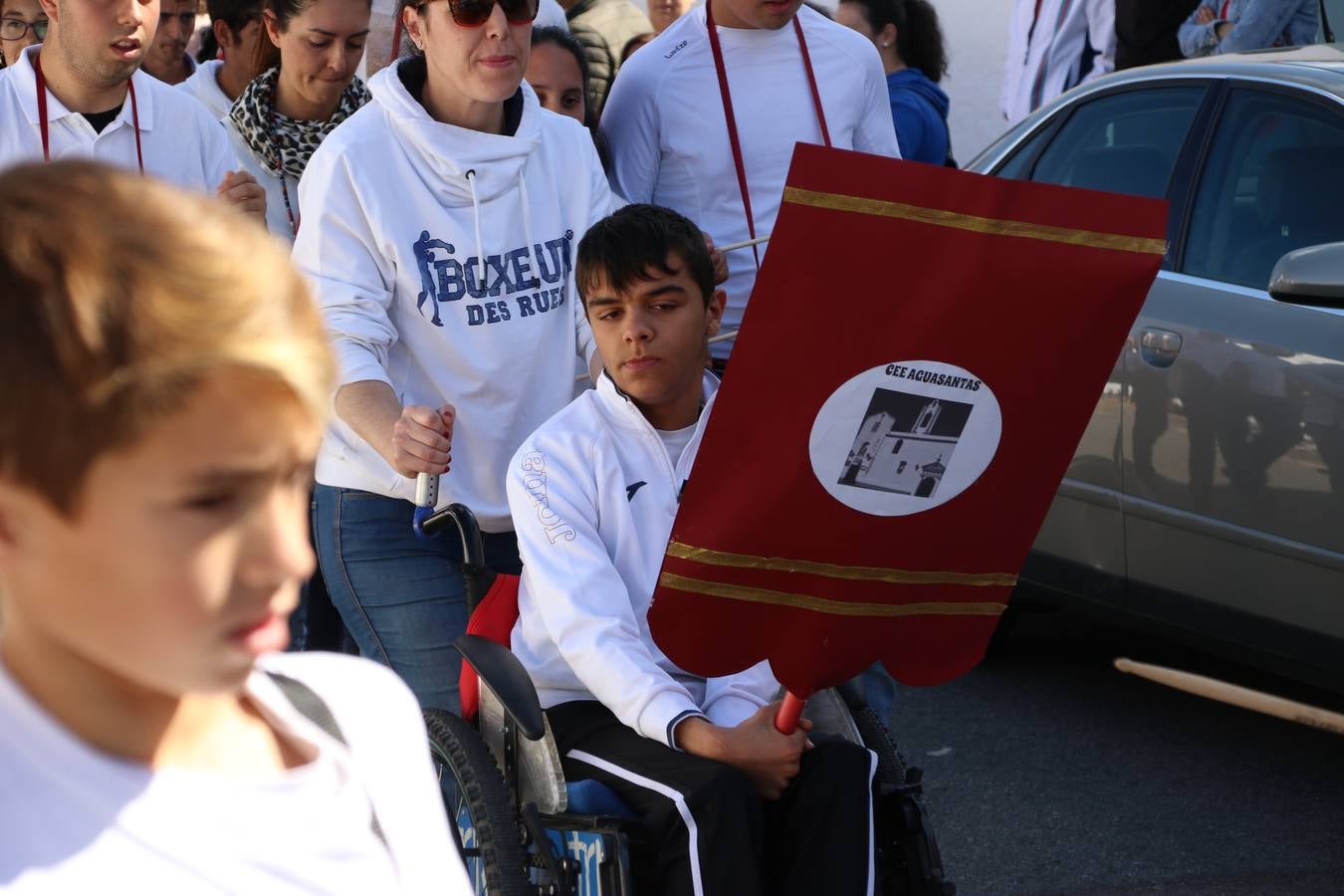 El Colegio 'Sotomayor y Terrazas' ha celebrado, esta mañana, su III Certamen escolar de bandas, organizado por el área de Música de este centro educativo, bajo la dirección de la maestra Loli Guzmán. A las puertas de la Semana Santa de Jerez, la actividad ha tenido como objetivo acercar la música a los niños y trabajar con ellos los sones que acompañan esta celebración. Esta edición ha contado, también, con la participación de alumnos del Colegio de Educación Especial 'Nuestra Señora de Aguasantas', la Agrupación Musical 'Nuestro Padre Jesús Nazareno', la Banda de CC. y TT. de 'Nuestra Señora del Rosario' y la Agrupación Musical 'Maestro Sousa'. Además, como novedad, se ha realizado un desfile previo por las calles del popular 'Barrio Alto'.