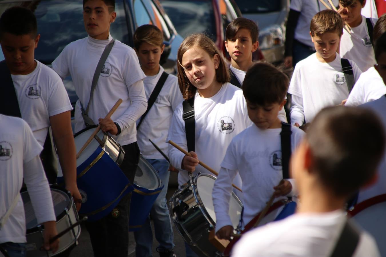 El Colegio 'Sotomayor y Terrazas' ha celebrado, esta mañana, su III Certamen escolar de bandas, organizado por el área de Música de este centro educativo, bajo la dirección de la maestra Loli Guzmán. A las puertas de la Semana Santa de Jerez, la actividad ha tenido como objetivo acercar la música a los niños y trabajar con ellos los sones que acompañan esta celebración. Esta edición ha contado, también, con la participación de alumnos del Colegio de Educación Especial 'Nuestra Señora de Aguasantas', la Agrupación Musical 'Nuestro Padre Jesús Nazareno', la Banda de CC. y TT. de 'Nuestra Señora del Rosario' y la Agrupación Musical 'Maestro Sousa'. Además, como novedad, se ha realizado un desfile previo por las calles del popular 'Barrio Alto'.