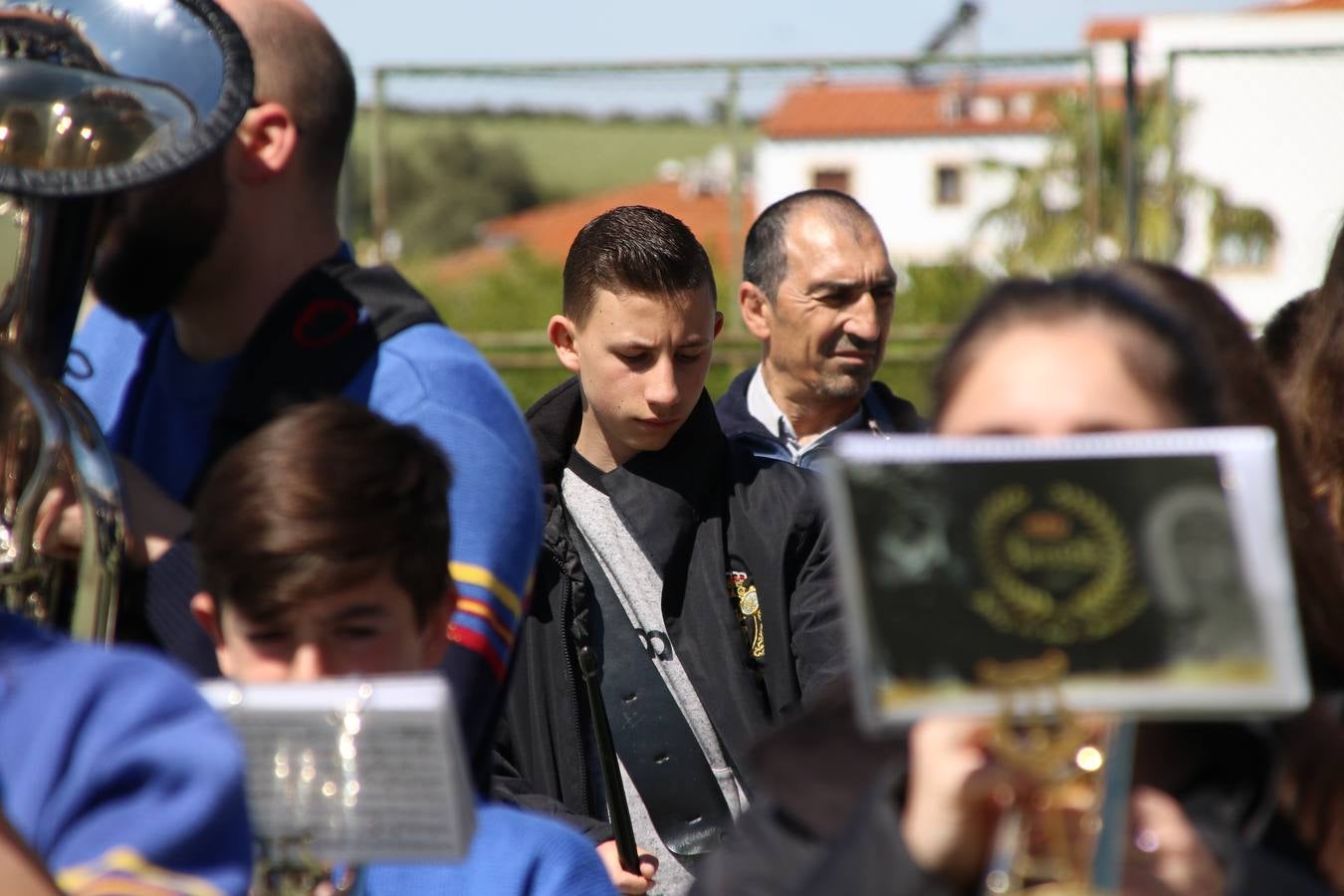 El Colegio 'Sotomayor y Terrazas' ha celebrado, esta mañana, su III Certamen escolar de bandas, organizado por el área de Música de este centro educativo, bajo la dirección de la maestra Loli Guzmán. A las puertas de la Semana Santa de Jerez, la actividad ha tenido como objetivo acercar la música a los niños y trabajar con ellos los sones que acompañan esta celebración. Esta edición ha contado, también, con la participación de alumnos del Colegio de Educación Especial 'Nuestra Señora de Aguasantas', la Agrupación Musical 'Nuestro Padre Jesús Nazareno', la Banda de CC. y TT. de 'Nuestra Señora del Rosario' y la Agrupación Musical 'Maestro Sousa'. Además, como novedad, se ha realizado un desfile previo por las calles del popular 'Barrio Alto'.