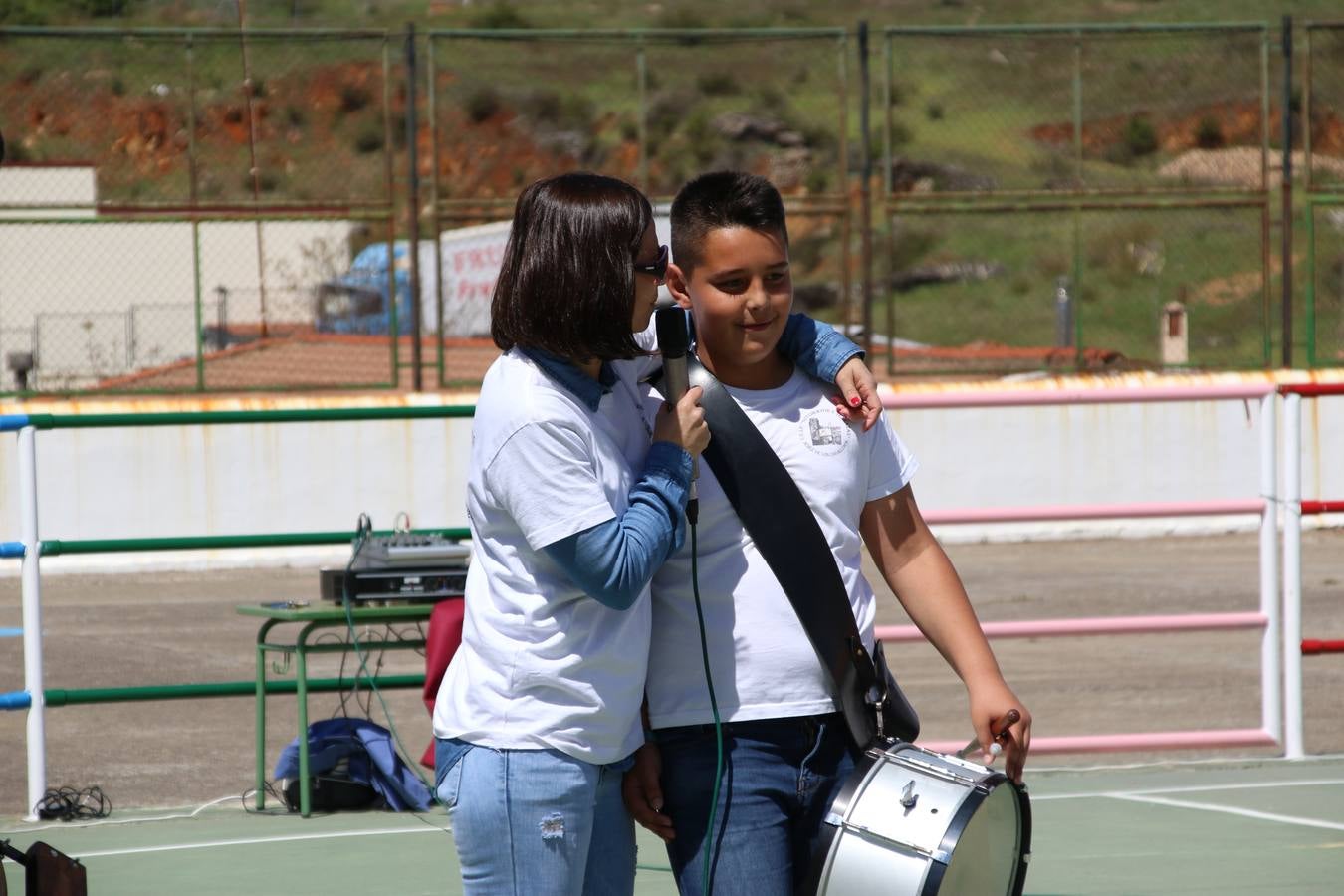 El Colegio 'Sotomayor y Terrazas' ha celebrado, esta mañana, su III Certamen escolar de bandas, organizado por el área de Música de este centro educativo, bajo la dirección de la maestra Loli Guzmán. A las puertas de la Semana Santa de Jerez, la actividad ha tenido como objetivo acercar la música a los niños y trabajar con ellos los sones que acompañan esta celebración. Esta edición ha contado, también, con la participación de alumnos del Colegio de Educación Especial 'Nuestra Señora de Aguasantas', la Agrupación Musical 'Nuestro Padre Jesús Nazareno', la Banda de CC. y TT. de 'Nuestra Señora del Rosario' y la Agrupación Musical 'Maestro Sousa'. Además, como novedad, se ha realizado un desfile previo por las calles del popular 'Barrio Alto'.