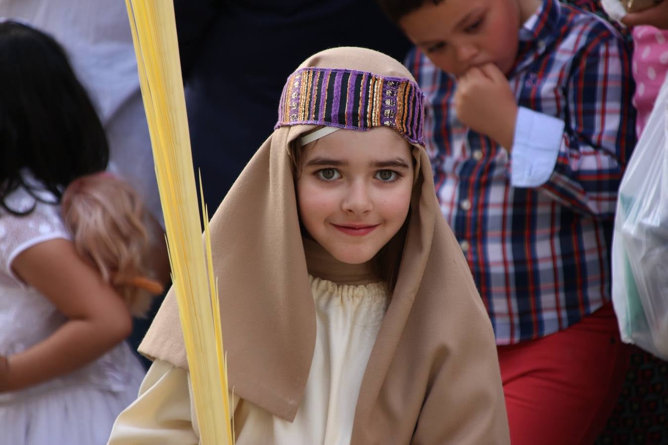 Jerez de los Caballeros vivió, ayer, sus primeros pálpitos de alegría y emoción al paso de 'La Borriquita' y 'Nuestra Señora del Rosario'. La Cofradía de 'Santo Domingo de Guzmán y Nuestra Señora del Rosario' fue la encargada de abrir los desfiles procesionales de la Semana de Pasión jerezana, convirtiéndose, así, en la primera cofradía en aunar fervor y devoción por las calles del municipio.