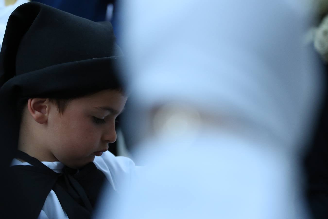 Jerez de los Caballeros vivió, ayer, sus primeros pálpitos de alegría y emoción al paso de 'La Borriquita' y 'Nuestra Señora del Rosario'. La Cofradía de 'Santo Domingo de Guzmán y Nuestra Señora del Rosario' fue la encargada de abrir los desfiles procesionales de la Semana de Pasión jerezana, convirtiéndose, así, en la primera cofradía en aunar fervor y devoción por las calles del municipio.