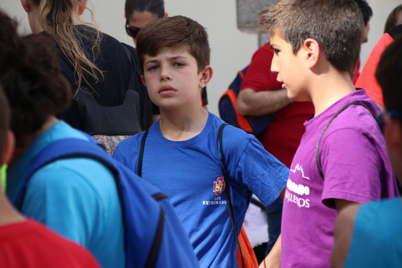 La Plaza de España de Jerez de los Caballeros acogió, ayer, la XXI Carrera Popular y VIII Caminata por la Salud y Solidaridad, organizada por la Concejalía de Juventud y Deportes del Ayuntamiento de Jerez con el apoyo del Programa de Dinamización Deportiva de la Mancomunidad Sierra Suroeste. Esta edición congregó a más de 250 participantes entre todas las categorías y se recaudaron 84 kilos de alimentos y 75 euros destinados a Cruz Roja en Jerez. La citada prueba se consagra, año tras año, como una de las citas deportivas ineludibles y más esperadas por los jerezanos y jerezanas. 