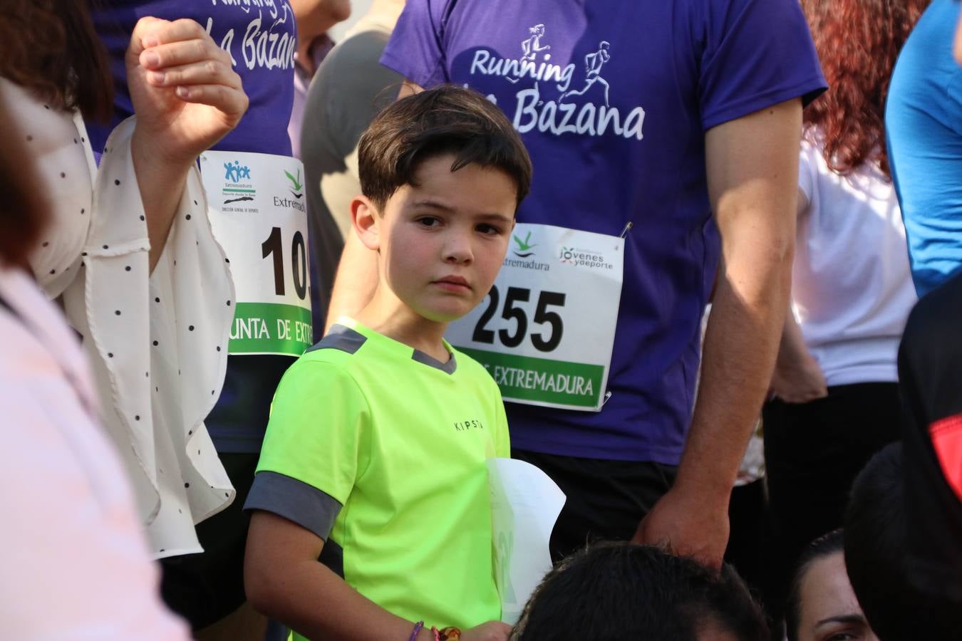 La Plaza de España de Jerez de los Caballeros acogió, ayer, la XXI Carrera Popular y VIII Caminata por la Salud y Solidaridad, organizada por la Concejalía de Juventud y Deportes del Ayuntamiento de Jerez con el apoyo del Programa de Dinamización Deportiva de la Mancomunidad Sierra Suroeste. Esta edición congregó a más de 250 participantes entre todas las categorías y se recaudaron 84 kilos de alimentos y 75 euros destinados a Cruz Roja en Jerez. La citada prueba se consagra, año tras año, como una de las citas deportivas ineludibles y más esperadas por los jerezanos y jerezanas. 