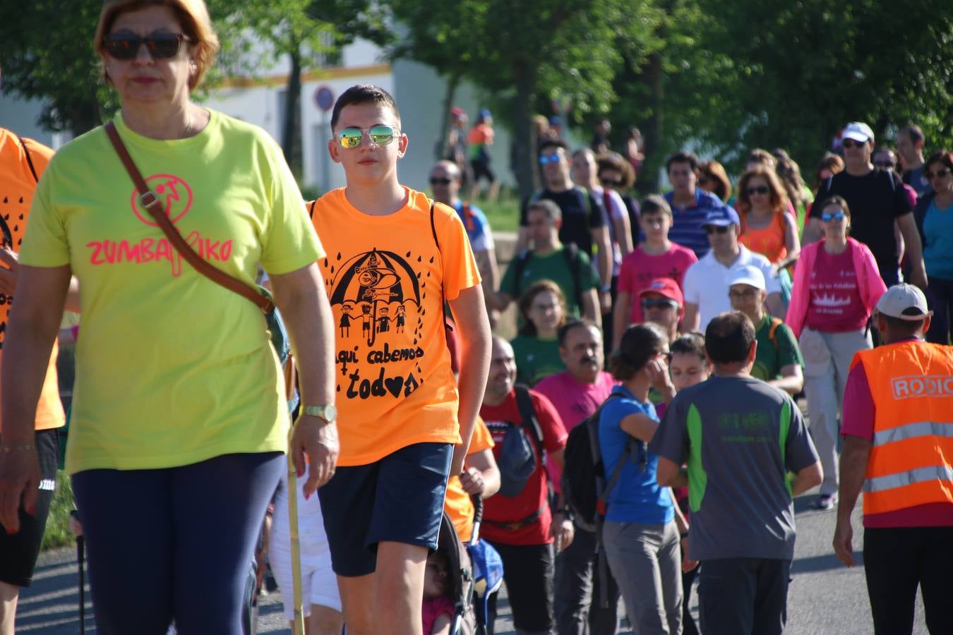 Más de 480 personas han disfrutado, esta mañana, de una nueva edición de la 'Ruta Templaria', organizada por la Asociación Grupo Senderista Jerezano 'Las Chorreras' con el apoyo del Ayuntamiento de Jerez, el Programa de Dinamización Deportiva de la Mancomunidad Sierra Suroeste, 'Euexia Rural' y el patrocinio de diferentes casas comerciales de la localidad. Jerez de los Caballeros y su entorno han vuelto a ser protagonistas de una ruta que, este año, ha contado con un nuevo recorrido entre las cuencas de los arroyos Benferre y Casabayas. La jornada ha comenzado en el Parque de Santa Lucía y ha finalizado en la Plaza de la Alcazaba con una paella y la actuación musical de 'Dale al Play'.