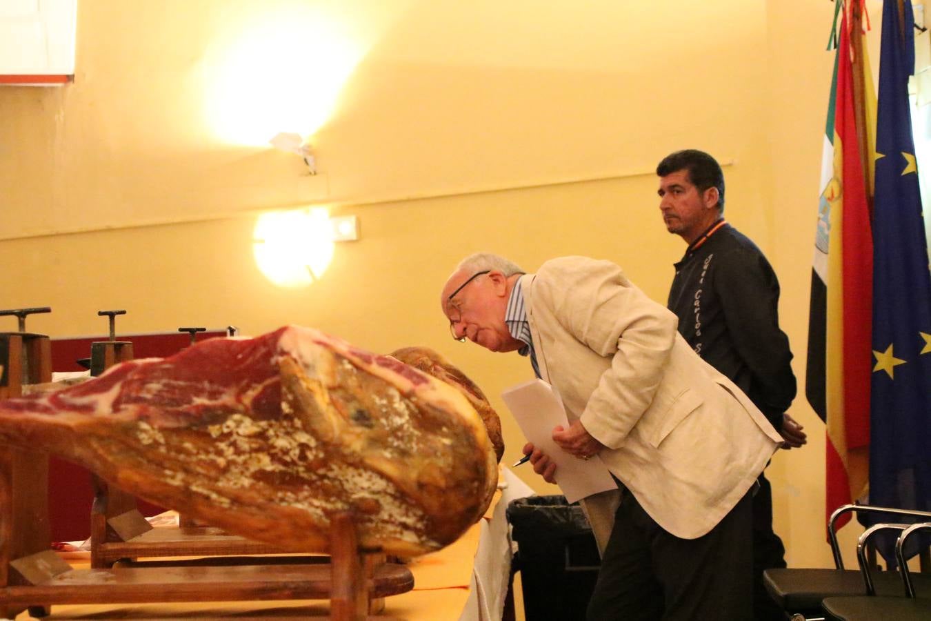 La empresa familiar 'Oro Graso', de Higuera la Real, se ha proclamado ganadora del XXX Concurso 'Jamón de Oro', cuya cata y puntuación se ha celebrado, esta mañana, en el marco del XXX Salón del Jamón Ibérico. El Trofeo 'Jamón de Plata', ha correspondido a 'Embutidos Morato' y el Trofeo 'Jamón de Bronce' a 'Victoriano Contreras Barragán Hermanos'.