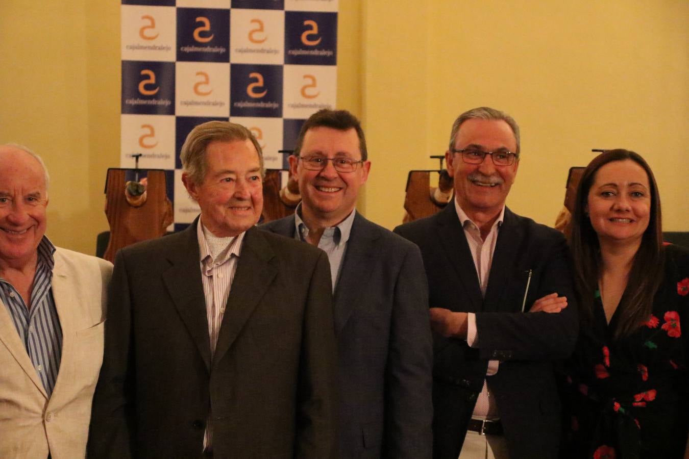 La empresa familiar 'Oro Graso', de Higuera la Real, se ha proclamado ganadora del XXX Concurso 'Jamón de Oro', cuya cata y puntuación se ha celebrado, esta mañana, en el marco del XXX Salón del Jamón Ibérico. El Trofeo 'Jamón de Plata', ha correspondido a 'Embutidos Morato' y el Trofeo 'Jamón de Bronce' a 'Victoriano Contreras Barragán Hermanos'.