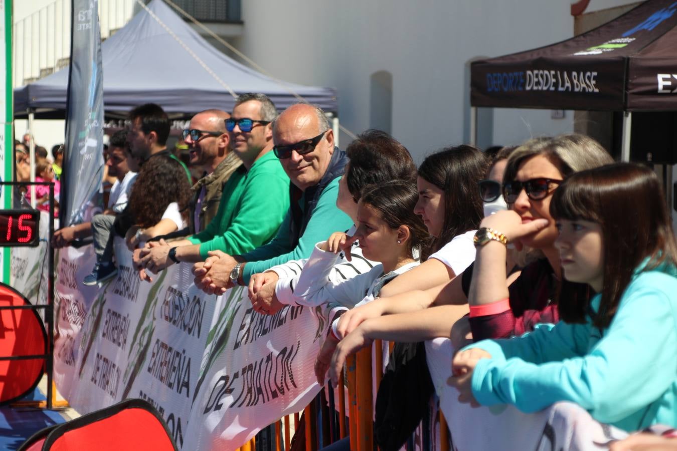 Jerez de los Caballeros ha celebrado, esta mañana, una nueva edición del Triatlón 'Ciudad del Temple'. Una prueba deportiva que, año tras año, se consolida como una de las principales del municipio y que ha reunido a 110 participantes. David Puertas Tenorio y María Remedios Mendoza Bravo han sido los vencedores de la clasificación general.