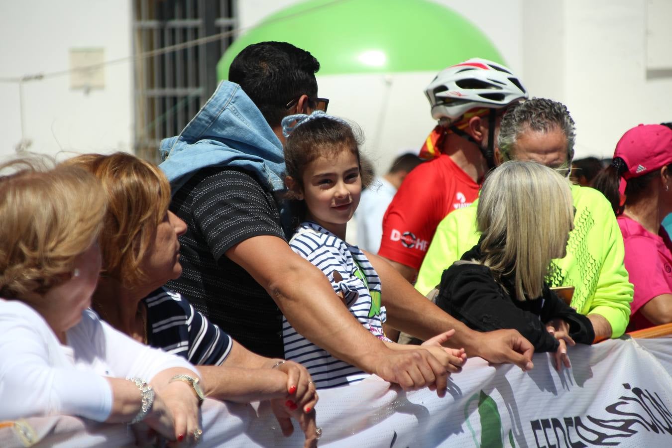 Jerez de los Caballeros ha celebrado, esta mañana, una nueva edición del Triatlón 'Ciudad del Temple'. Una prueba deportiva que, año tras año, se consolida como una de las principales del municipio y que ha reunido a 110 participantes. David Puertas Tenorio y María Remedios Mendoza Bravo han sido los vencedores de la clasificación general.
