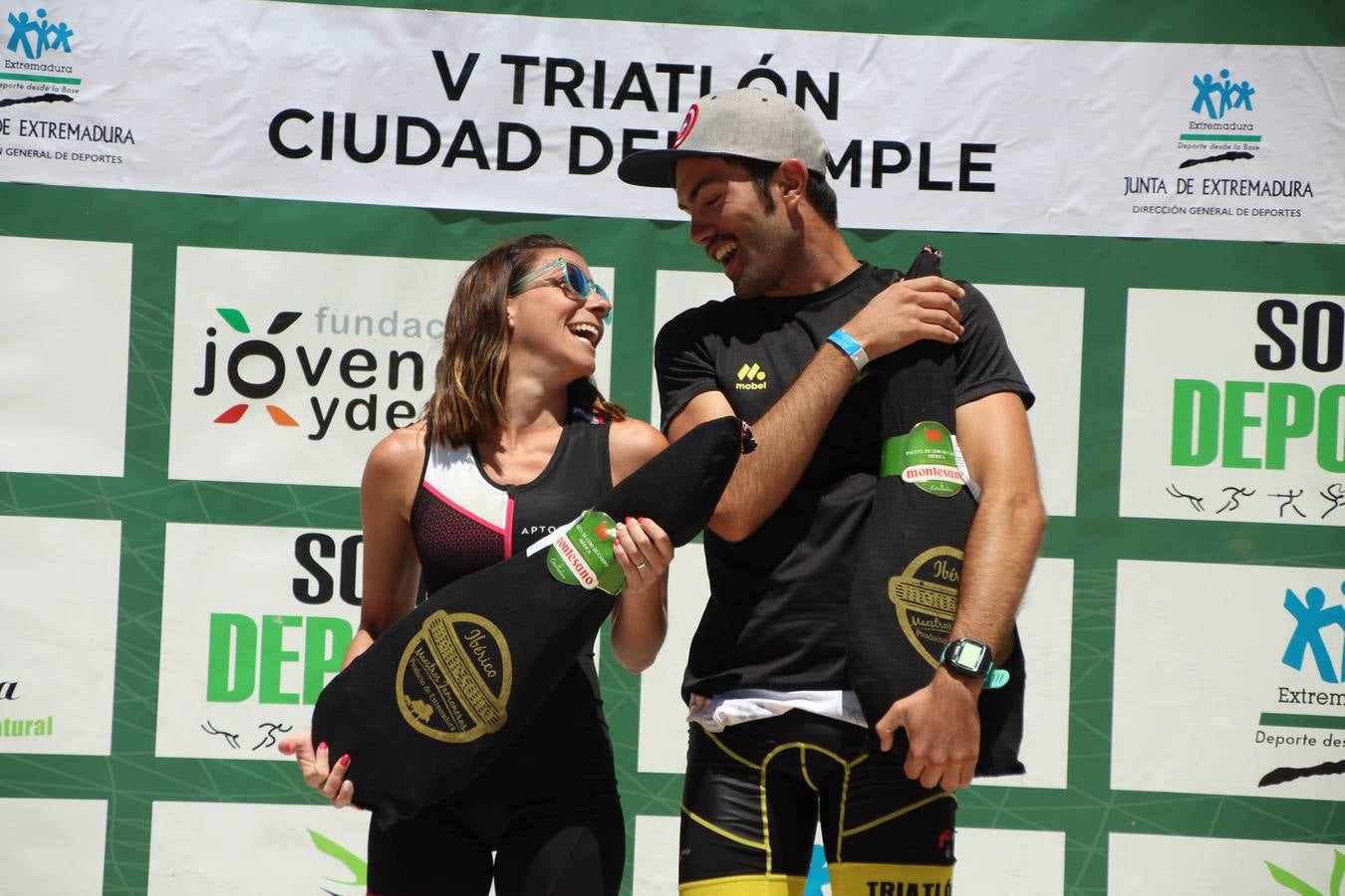 Jerez de los Caballeros ha celebrado, esta mañana, una nueva edición del Triatlón 'Ciudad del Temple'. Una prueba deportiva que, año tras año, se consolida como una de las principales del municipio y que ha reunido a 110 participantes. David Puertas Tenorio y María Remedios Mendoza Bravo han sido los vencedores de la clasificación general.