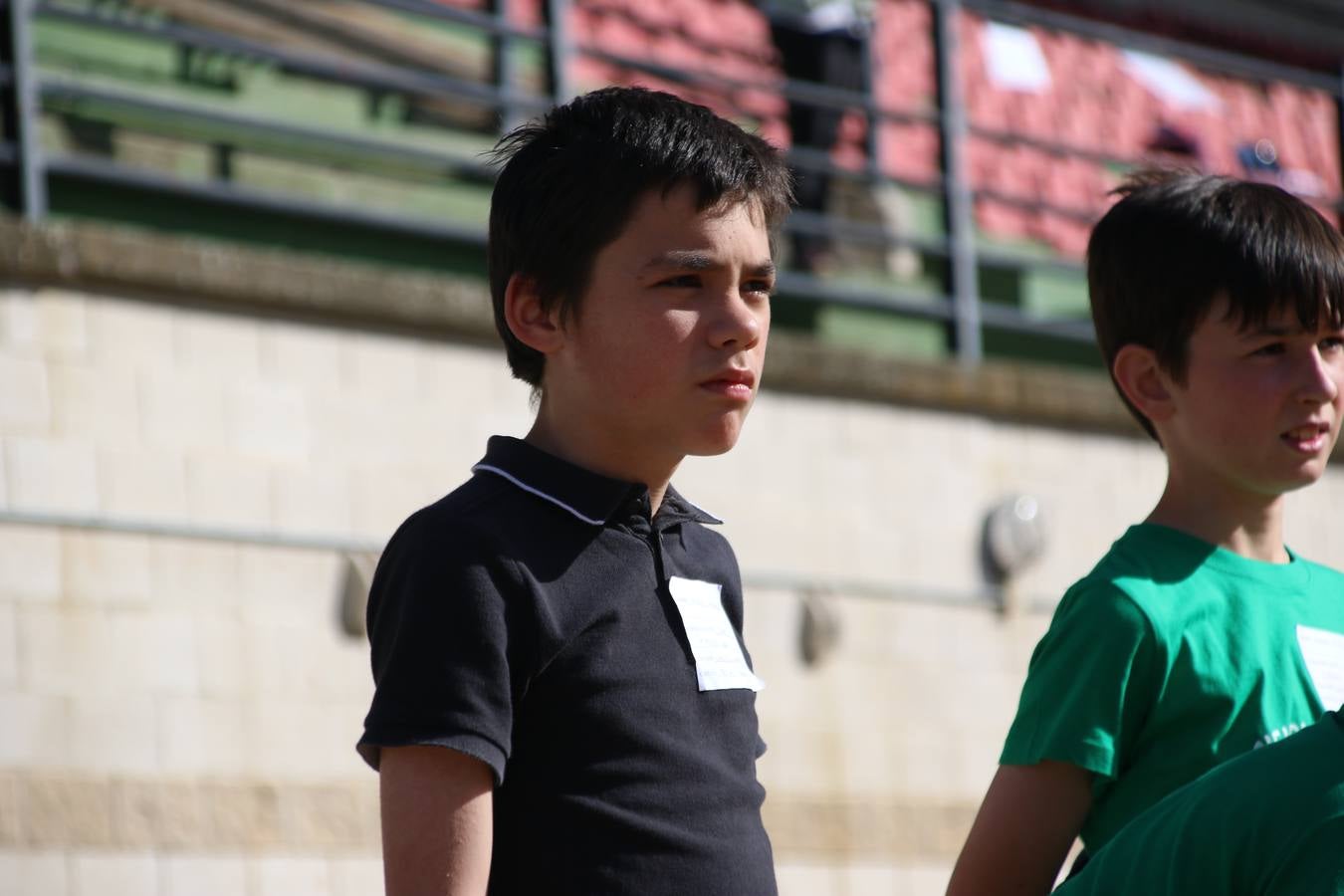 La Ciudad Deportiva 'Manuel Calzado' ha acogido, esta mañana, la celebración de la IV Convivencia Deportiva de Primaria, organizada por el Centro de Profesores y Recursos de esta ciudad con el apoyo del Ayuntamiento de Jerez, la Junta de Extremadura, la Diputación de Badajoz y la Fundación 'Alfonso Gallardo'. Más de 750 escolares de 15 colegios han disfrutado de esta experiencia deportiva con pruebas de atletismo, lanzamiento de peso, salto de altura, salto de longitud y lanzamiento de jabalina.