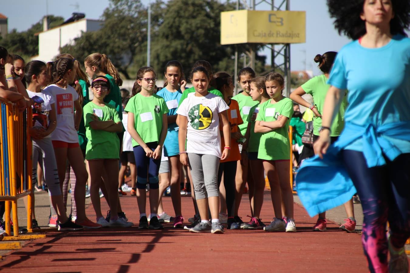La Ciudad Deportiva 'Manuel Calzado' ha acogido, esta mañana, la celebración de la IV Convivencia Deportiva de Primaria, organizada por el Centro de Profesores y Recursos de esta ciudad con el apoyo del Ayuntamiento de Jerez, la Junta de Extremadura, la Diputación de Badajoz y la Fundación 'Alfonso Gallardo'. Más de 750 escolares de 15 colegios han disfrutado de esta experiencia deportiva con pruebas de atletismo, lanzamiento de peso, salto de altura, salto de longitud y lanzamiento de jabalina.