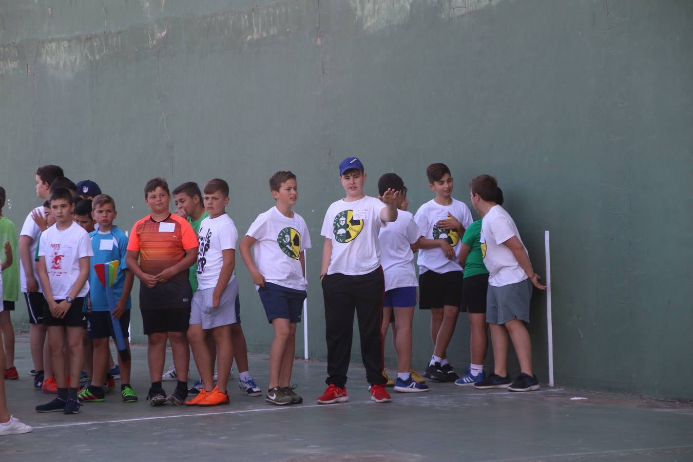 La Ciudad Deportiva 'Manuel Calzado' ha acogido, esta mañana, la celebración de la IV Convivencia Deportiva de Primaria, organizada por el Centro de Profesores y Recursos de esta ciudad con el apoyo del Ayuntamiento de Jerez, la Junta de Extremadura, la Diputación de Badajoz y la Fundación 'Alfonso Gallardo'. Más de 750 escolares de 15 colegios han disfrutado de esta experiencia deportiva con pruebas de atletismo, lanzamiento de peso, salto de altura, salto de longitud y lanzamiento de jabalina.