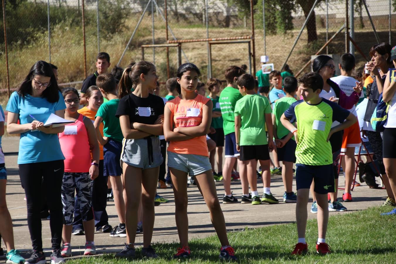 La Ciudad Deportiva 'Manuel Calzado' ha acogido, esta mañana, la celebración de la IV Convivencia Deportiva de Primaria, organizada por el Centro de Profesores y Recursos de esta ciudad con el apoyo del Ayuntamiento de Jerez, la Junta de Extremadura, la Diputación de Badajoz y la Fundación 'Alfonso Gallardo'. Más de 750 escolares de 15 colegios han disfrutado de esta experiencia deportiva con pruebas de atletismo, lanzamiento de peso, salto de altura, salto de longitud y lanzamiento de jabalina.