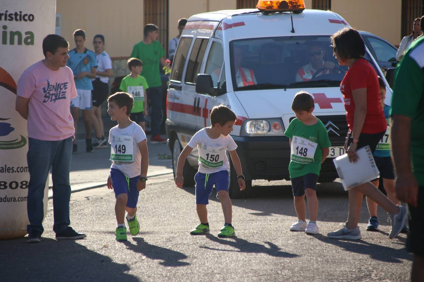 La Bazana acogió, ayer, la tercera edición de la carrera popular Juan José Galván Méndez 'Juanito'. Antonio Grillo Sánchez y María Dolores Pons Díaz fueron los vencedores de la prueba absoluta. La cita consiguió recaudar 405 euros que se destinarán, nuevamente, a la Asociación 'Todos contra la Histiocitosis'.