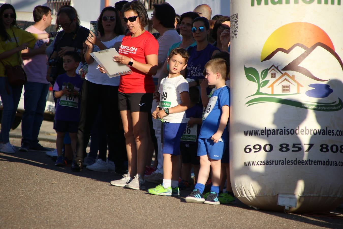 La Bazana acogió, ayer, la tercera edición de la carrera popular Juan José Galván Méndez 'Juanito'. Antonio Grillo Sánchez y María Dolores Pons Díaz fueron los vencedores de la prueba absoluta. La cita consiguió recaudar 405 euros que se destinarán, nuevamente, a la Asociación 'Todos contra la Histiocitosis'.