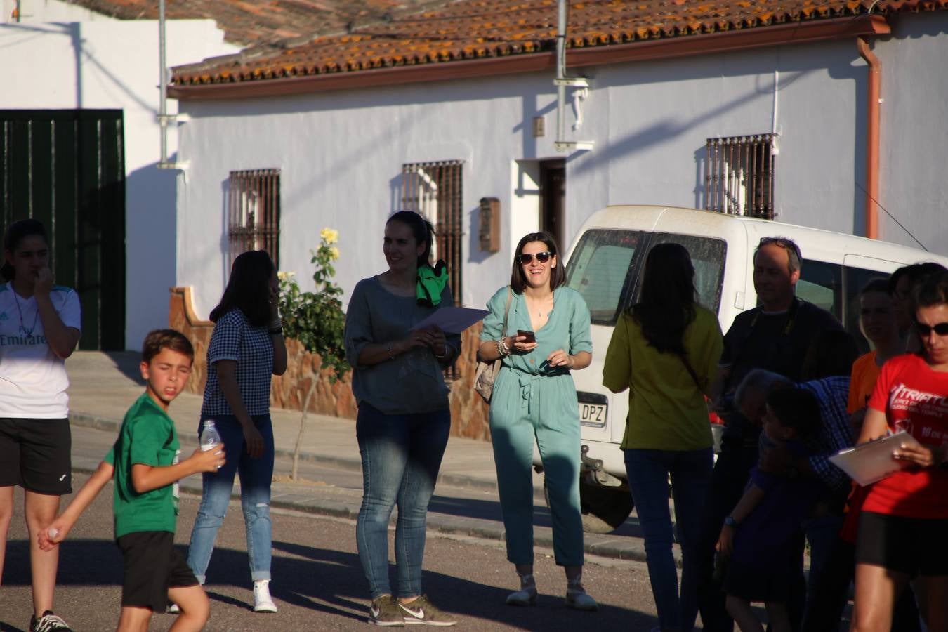 La Bazana acogió, ayer, la tercera edición de la carrera popular Juan José Galván Méndez 'Juanito'. Antonio Grillo Sánchez y María Dolores Pons Díaz fueron los vencedores de la prueba absoluta. La cita consiguió recaudar 405 euros que se destinarán, nuevamente, a la Asociación 'Todos contra la Histiocitosis'.