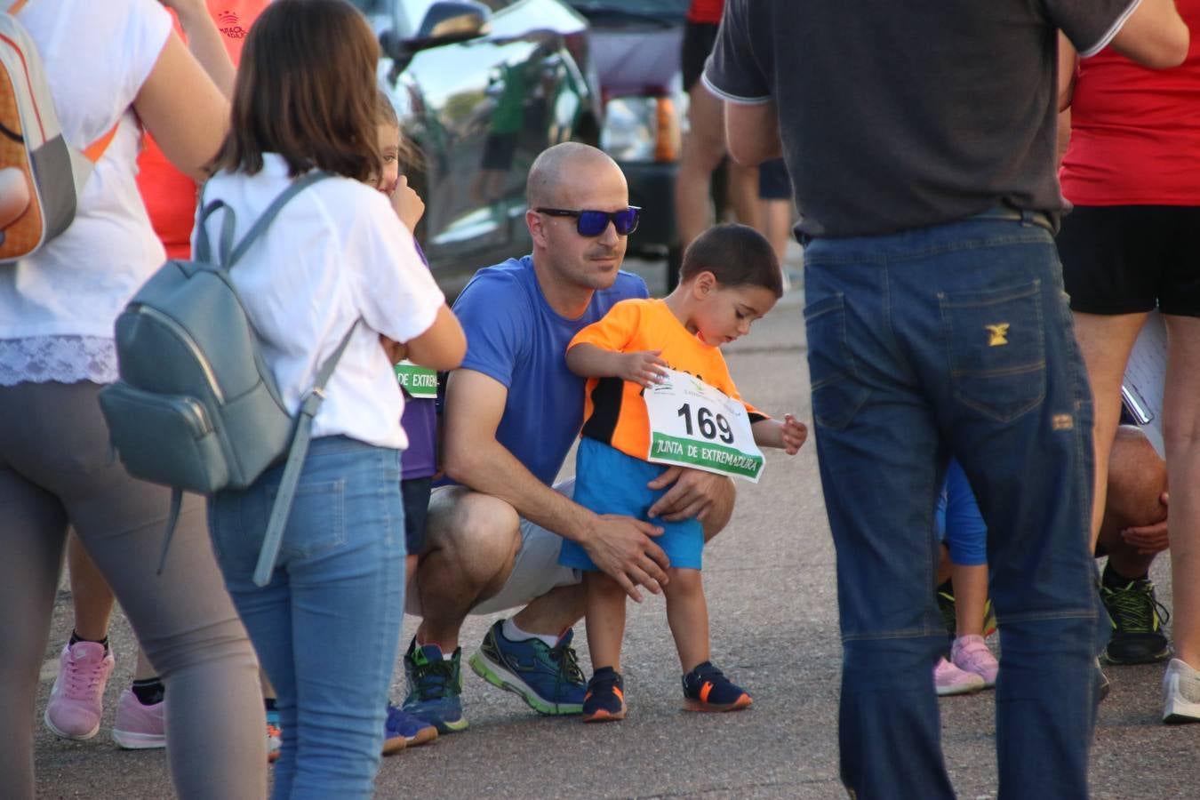 La Bazana acogió, ayer, la tercera edición de la carrera popular Juan José Galván Méndez 'Juanito'. Antonio Grillo Sánchez y María Dolores Pons Díaz fueron los vencedores de la prueba absoluta. La cita consiguió recaudar 405 euros que se destinarán, nuevamente, a la Asociación 'Todos contra la Histiocitosis'.
