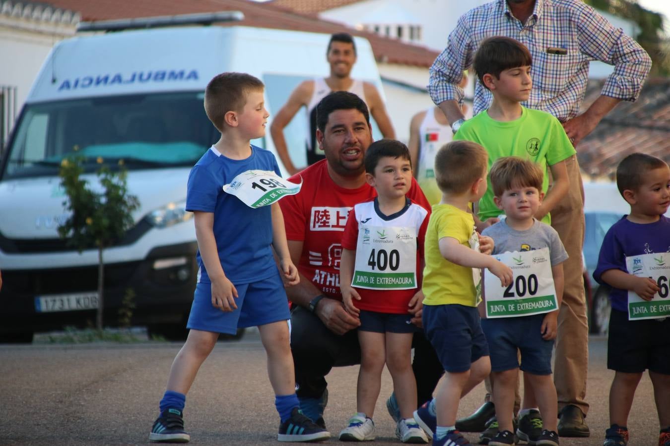 La Bazana acogió, ayer, la tercera edición de la carrera popular Juan José Galván Méndez 'Juanito'. Antonio Grillo Sánchez y María Dolores Pons Díaz fueron los vencedores de la prueba absoluta. La cita consiguió recaudar 405 euros que se destinarán, nuevamente, a la Asociación 'Todos contra la Histiocitosis'.