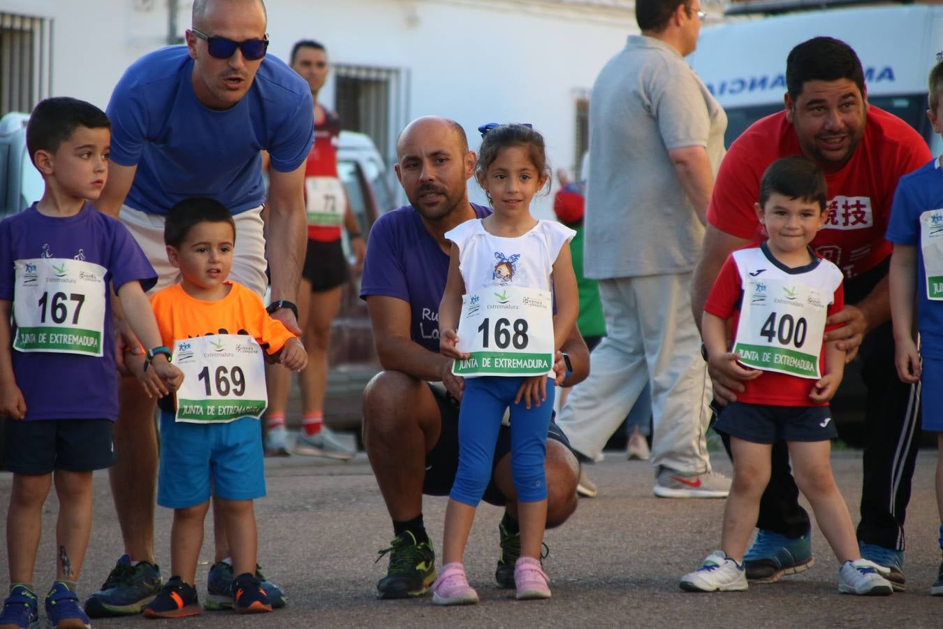 La Bazana acogió, ayer, la tercera edición de la carrera popular Juan José Galván Méndez 'Juanito'. Antonio Grillo Sánchez y María Dolores Pons Díaz fueron los vencedores de la prueba absoluta. La cita consiguió recaudar 405 euros que se destinarán, nuevamente, a la Asociación 'Todos contra la Histiocitosis'.