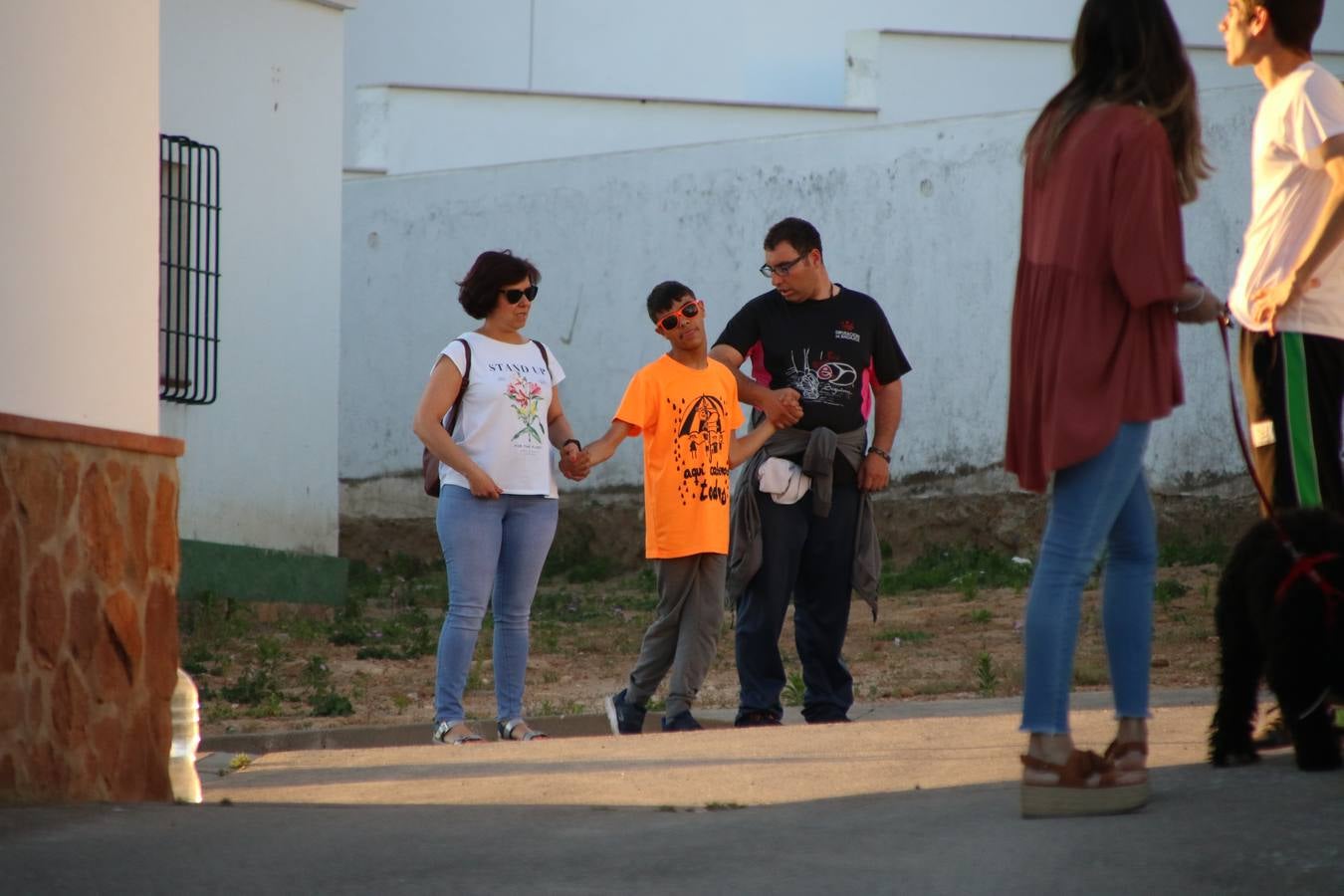 La Bazana acogió, ayer, la tercera edición de la carrera popular Juan José Galván Méndez 'Juanito'. Antonio Grillo Sánchez y María Dolores Pons Díaz fueron los vencedores de la prueba absoluta. La cita consiguió recaudar 405 euros que se destinarán, nuevamente, a la Asociación 'Todos contra la Histiocitosis'.
