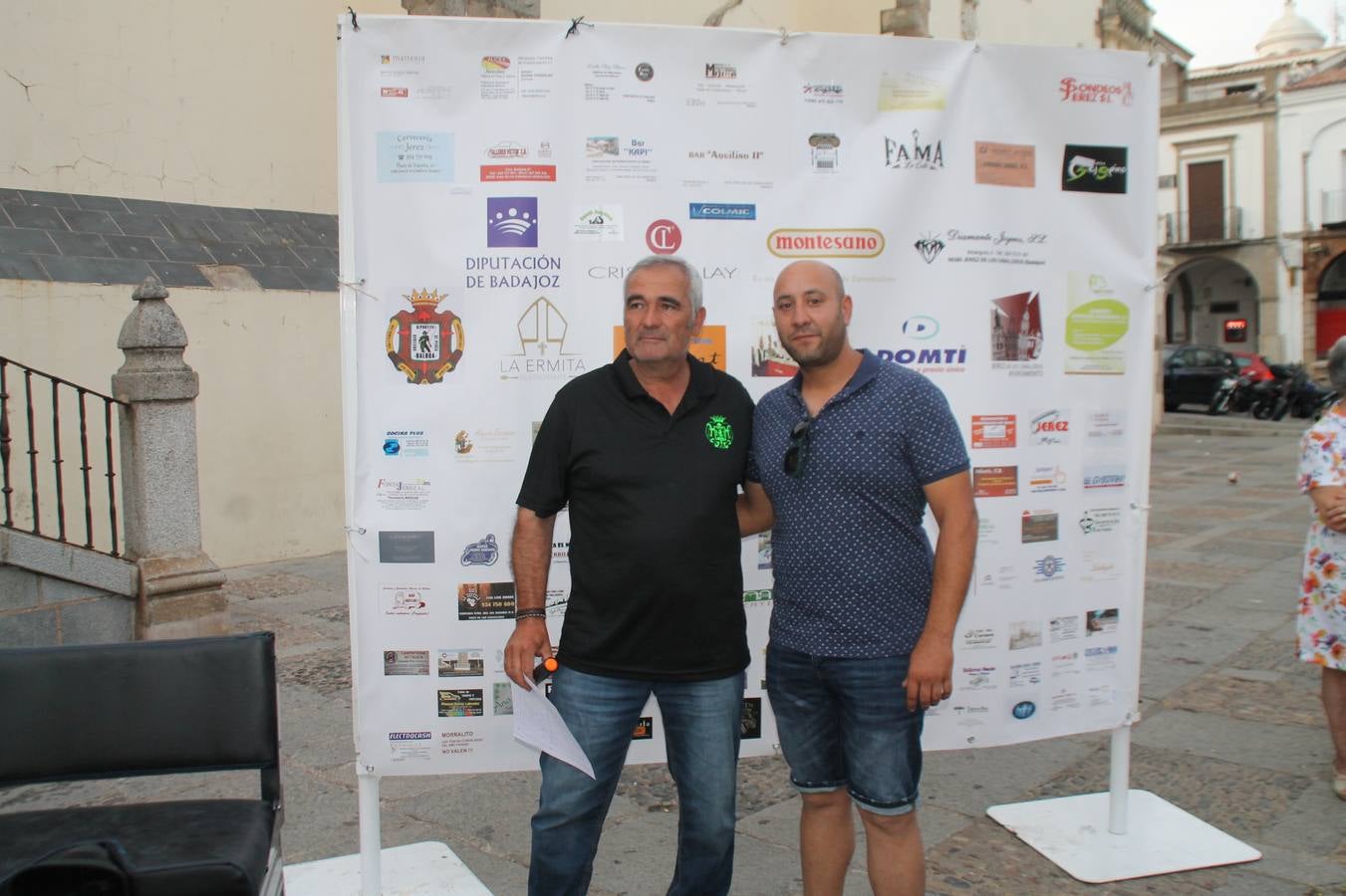 Buen ambiente pero pocas tencas en el 301 aniversario del Concurso tradicional de Pesca 'Charca de la Albuera' que se ha celebrado este domingo 2 de junio en el enclave natural del que toma su nombre. esta cita organizada por la Sociedad de Pesca Balboa. Francisco Pérez Caballo con una captura de 11.380 gramos ha sido el ganador de esta edición. 