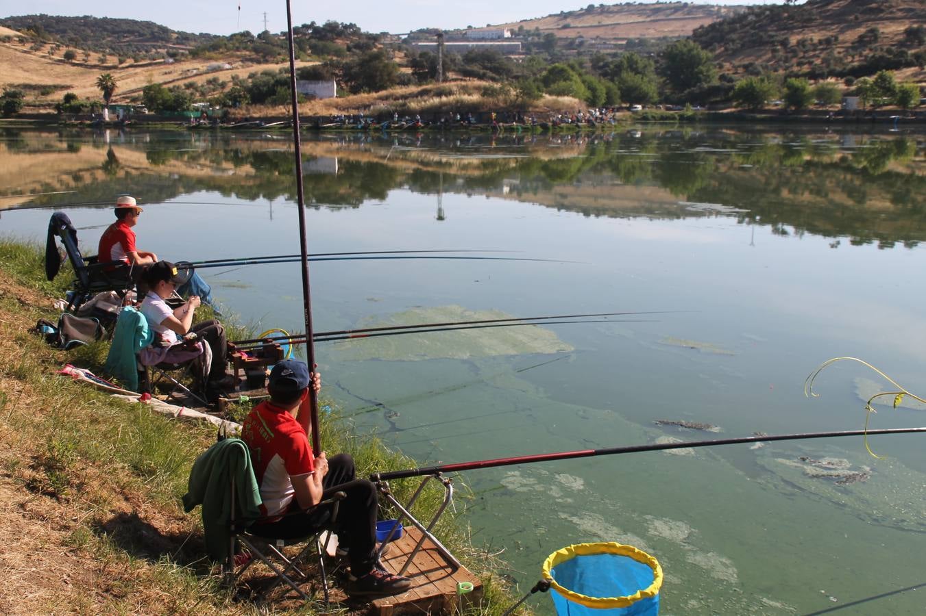 Buen ambiente pero pocas tencas en el 301 aniversario del Concurso tradicional de Pesca 'Charca de la Albuera' que se ha celebrado este domingo 2 de junio en el enclave natural del que toma su nombre. esta cita organizada por la Sociedad de Pesca Balboa. Francisco Pérez Caballo con una captura de 11.380 gramos ha sido el ganador de esta edición. 