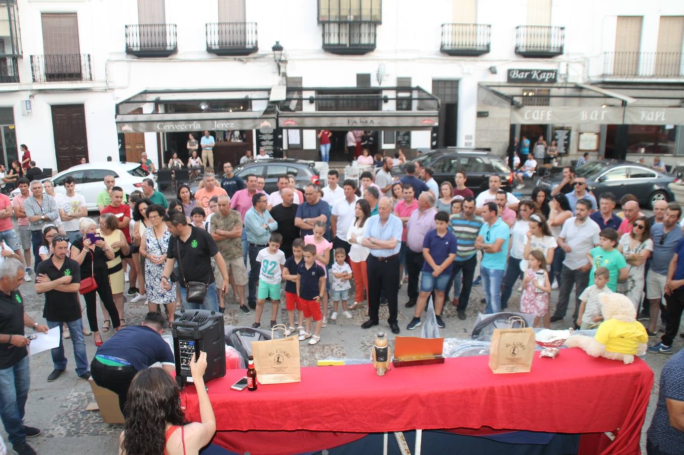 Buen ambiente pero pocas tencas en el 301 aniversario del Concurso tradicional de Pesca 'Charca de la Albuera' que se ha celebrado este domingo 2 de junio en el enclave natural del que toma su nombre. esta cita organizada por la Sociedad de Pesca Balboa. Francisco Pérez Caballo con una captura de 11.380 gramos ha sido el ganador de esta edición. 