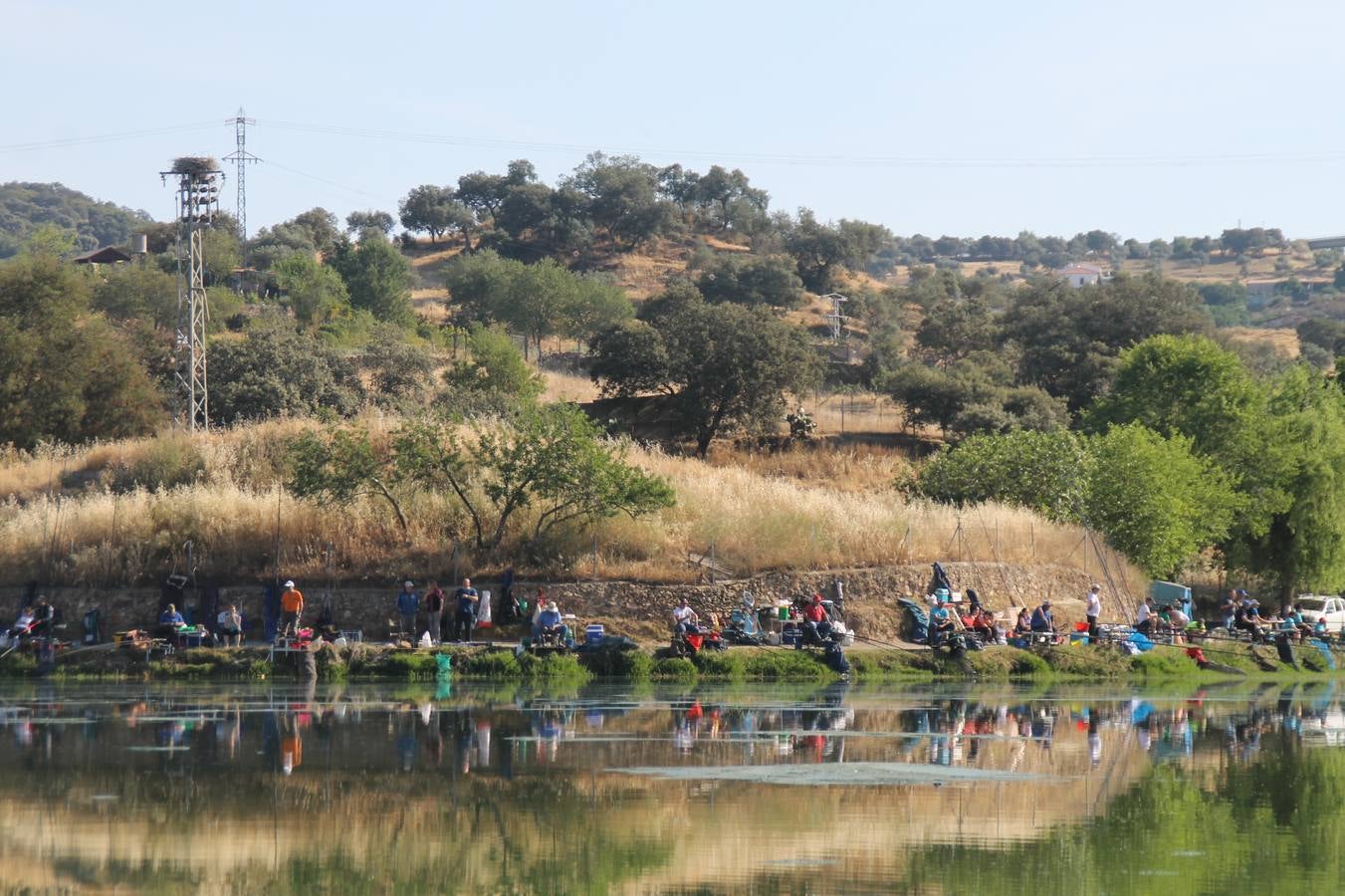 Buen ambiente pero pocas tencas en el 301 aniversario del Concurso tradicional de Pesca 'Charca de la Albuera' que se ha celebrado este domingo 2 de junio en el enclave natural del que toma su nombre. esta cita organizada por la Sociedad de Pesca Balboa. Francisco Pérez Caballo con una captura de 11.380 gramos ha sido el ganador de esta edición. 