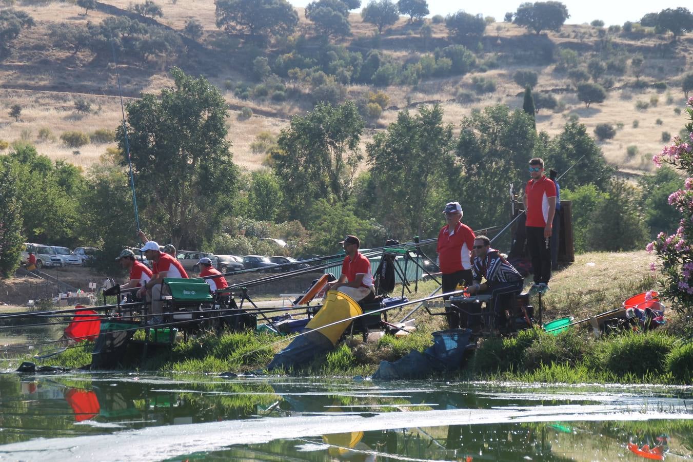Buen ambiente pero pocas tencas en el 301 aniversario del Concurso tradicional de Pesca 'Charca de la Albuera' que se ha celebrado este domingo 2 de junio en el enclave natural del que toma su nombre. esta cita organizada por la Sociedad de Pesca Balboa. Francisco Pérez Caballo con una captura de 11.380 gramos ha sido el ganador de esta edición. 