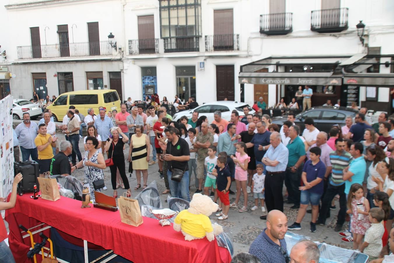 Buen ambiente pero pocas tencas en el 301 aniversario del Concurso tradicional de Pesca 'Charca de la Albuera' que se ha celebrado este domingo 2 de junio en el enclave natural del que toma su nombre. esta cita organizada por la Sociedad de Pesca Balboa. Francisco Pérez Caballo con una captura de 11.380 gramos ha sido el ganador de esta edición. 