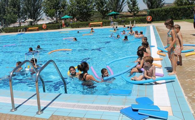 El Campamento urbano-deportivo y los cursos de natación se desarrollarán en tres quincenas. 