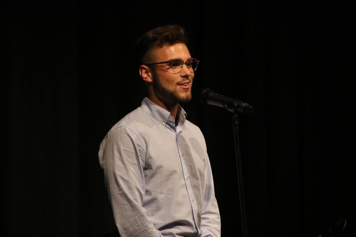 El Cine-teatro Balboa acogió, ayer, el concierto de clausura del curso 2018/2019 de la Escuela Municipal de Música de Jerez de los Caballeros. En esta cita, los alumnos y alumnas participantes ofrecieron una muestra de los conocimientos adquiridos durante el curso y su evolución a lo largo del mismo en las distintas modalidades impartidas. En este curso, han sido 113 los alumnos y alumnas que se han formado en la citada Escuela y cinco los profesores que han impartido las diferentes asignaturas: David Carrasco, Carlos Álvarez, Sergio Carrasco, Cristian Ivasr y Mª Asunción Pérez.