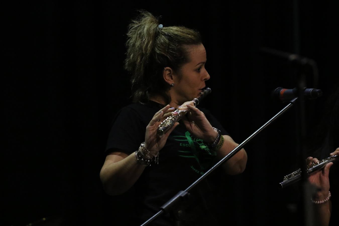El Cine-teatro Balboa acogió, ayer, el concierto de clausura del curso 2018/2019 de la Escuela Municipal de Música de Jerez de los Caballeros. En esta cita, los alumnos y alumnas participantes ofrecieron una muestra de los conocimientos adquiridos durante el curso y su evolución a lo largo del mismo en las distintas modalidades impartidas. En este curso, han sido 113 los alumnos y alumnas que se han formado en la citada Escuela y cinco los profesores que han impartido las diferentes asignaturas: David Carrasco, Carlos Álvarez, Sergio Carrasco, Cristian Ivasr y Mª Asunción Pérez.